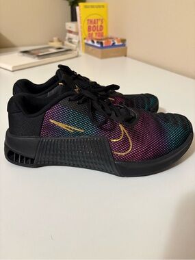 Nike Metcon 9 Black Trainers with Purple-to-Teal Gradient and Gold Accents